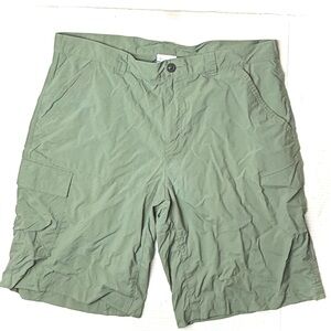 Columbia Men's 38” Omni-Shade Green Nylon Outdoor‎ Cargo Shorts Sun Protection